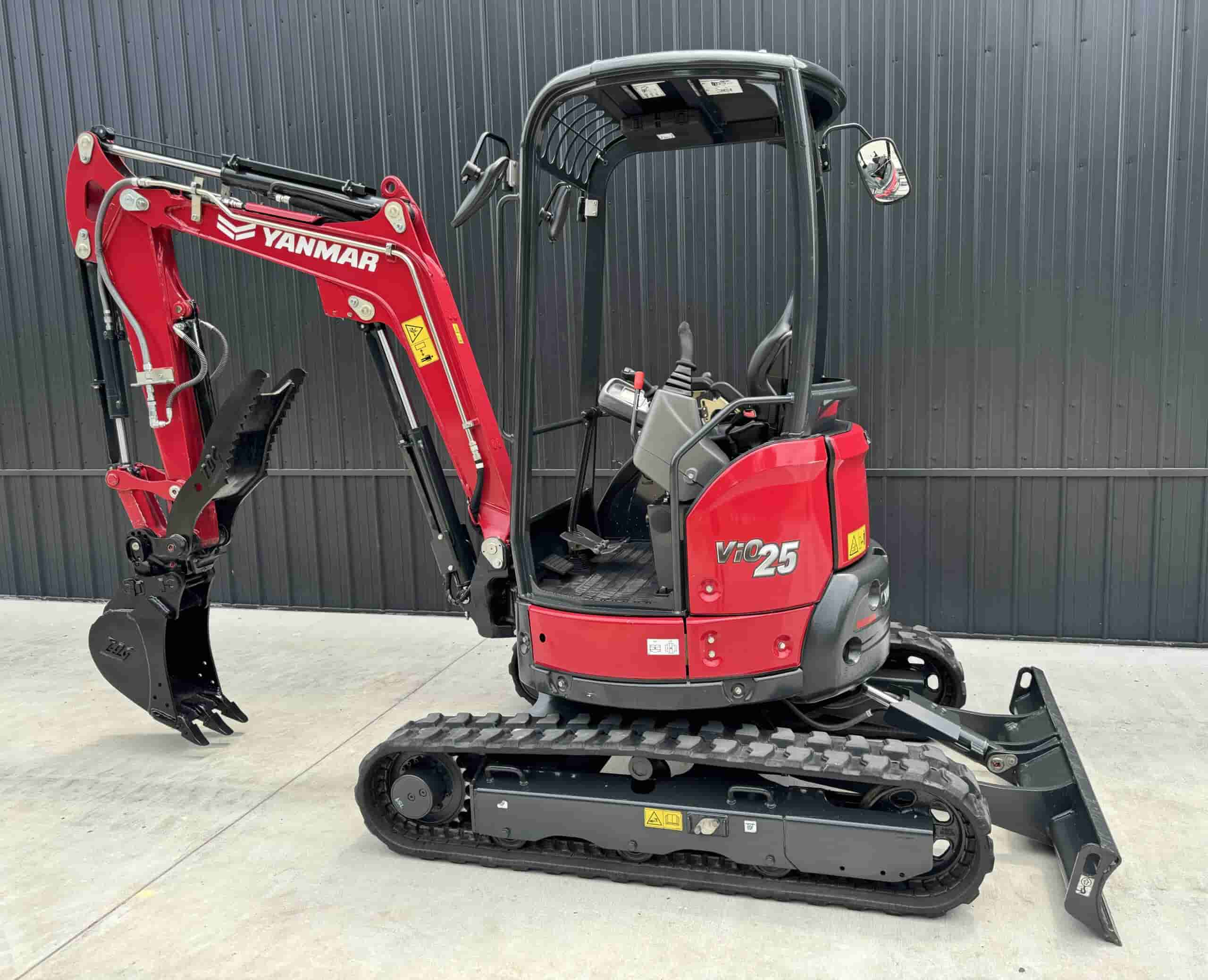 2022 YANMAR VIO25
